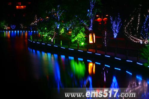 峨眉山温泉欢乐谷夜色
