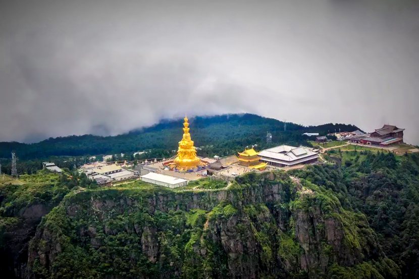 普贤圣像现金身 金光闪耀亮瞎游人眼 - 峨眉山旅游网