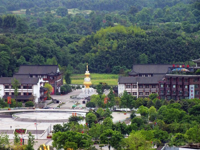 被遗忘的地方,象城!大佛禅院的正面外面,.-峨眉山